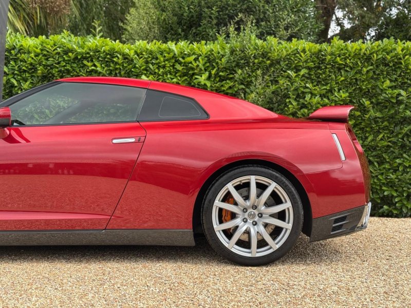 NISSAN GT-R