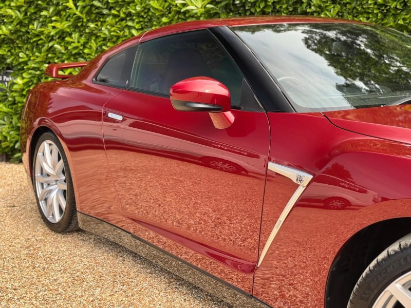 NISSAN GT-R
