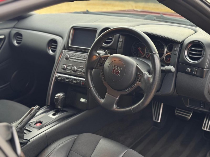 NISSAN GT-R