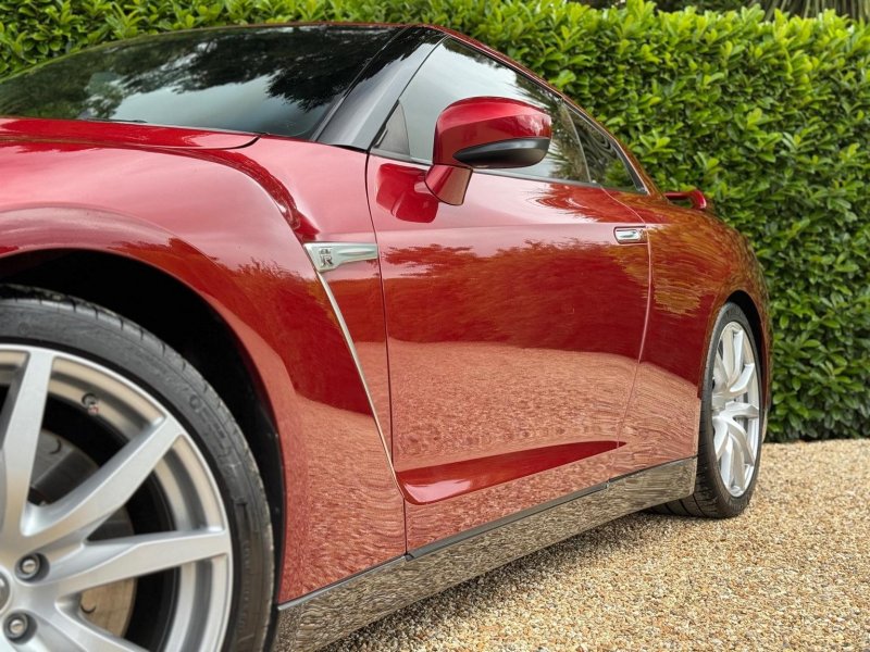 NISSAN GT-R