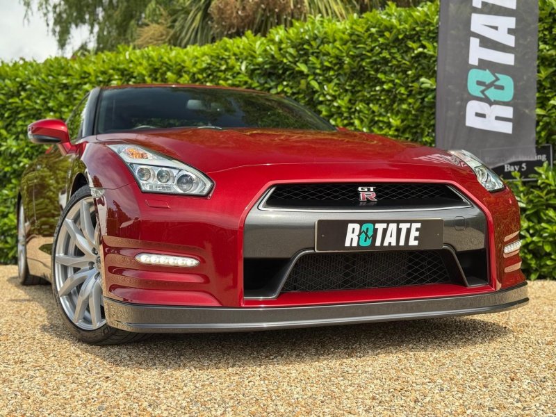 NISSAN GT-R
