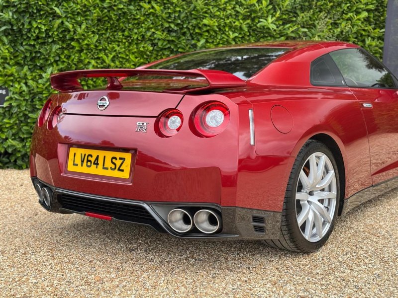 NISSAN GT-R