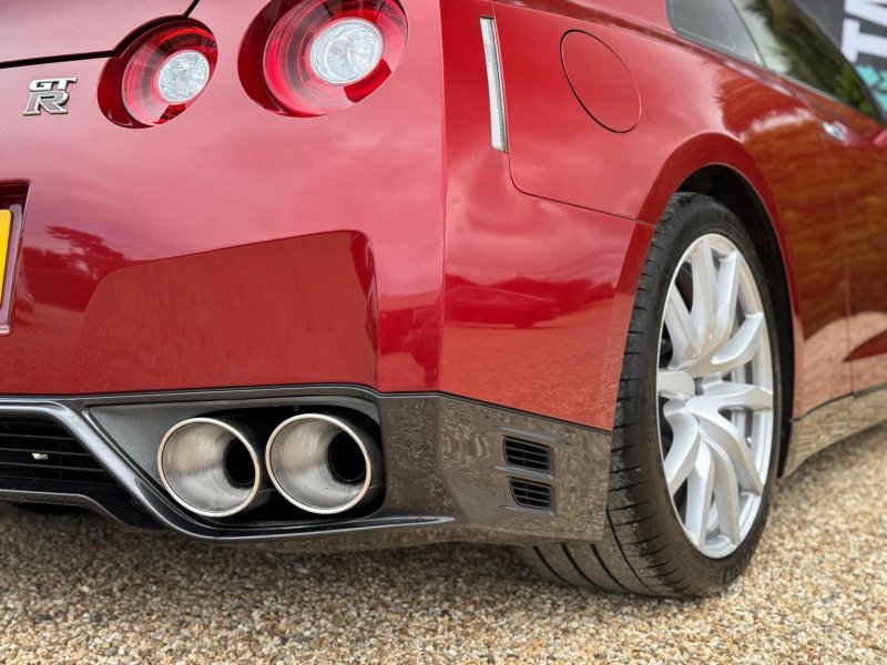 NISSAN GT-R