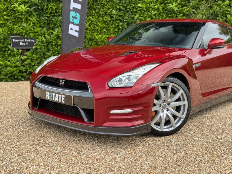 NISSAN GT-R