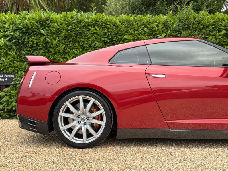 NISSAN GT-R