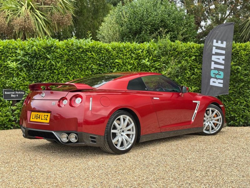 NISSAN GT-R