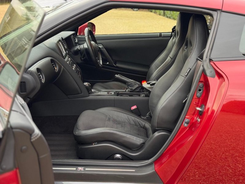 NISSAN GT-R