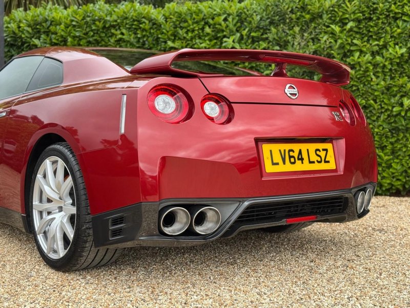 NISSAN GT-R