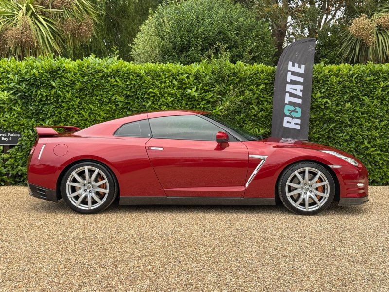 NISSAN GT-R