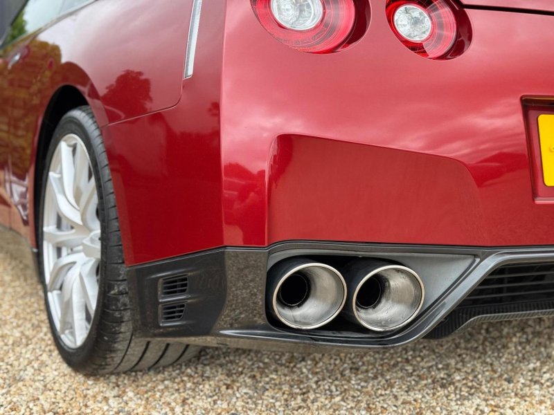 NISSAN GT-R