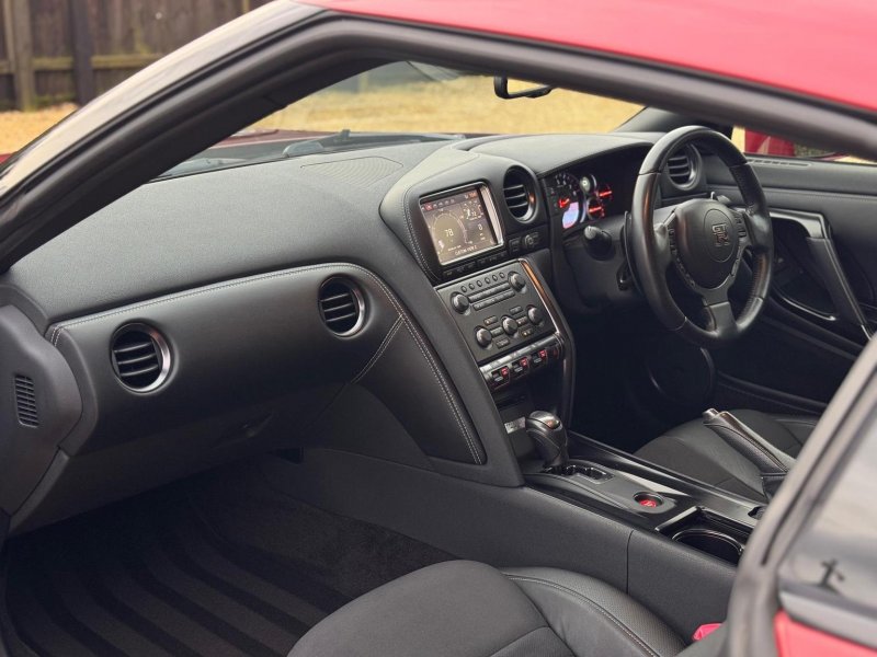 NISSAN GT-R