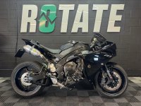 YAMAHA R1