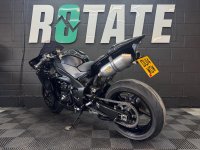 YAMAHA R1