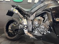 YAMAHA R1