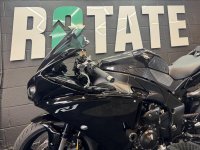 YAMAHA R1