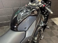 YAMAHA R1