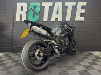YAMAHA R1
