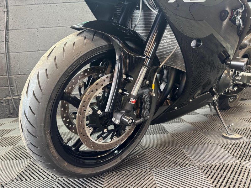YAMAHA R1
