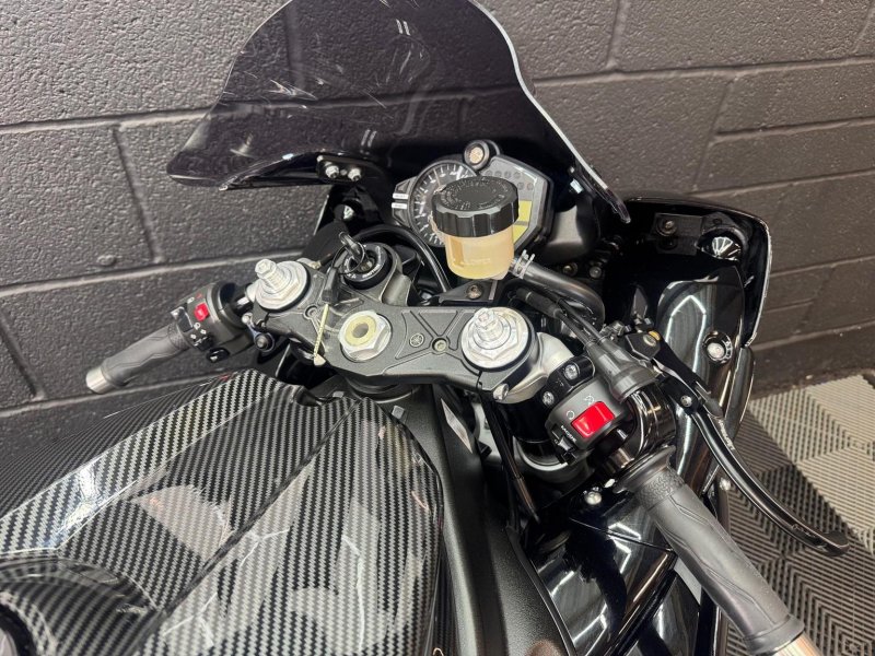 YAMAHA R1