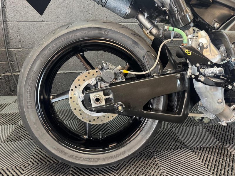 YAMAHA R1
