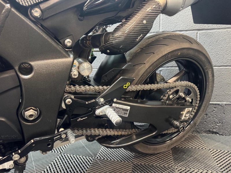YAMAHA R1
