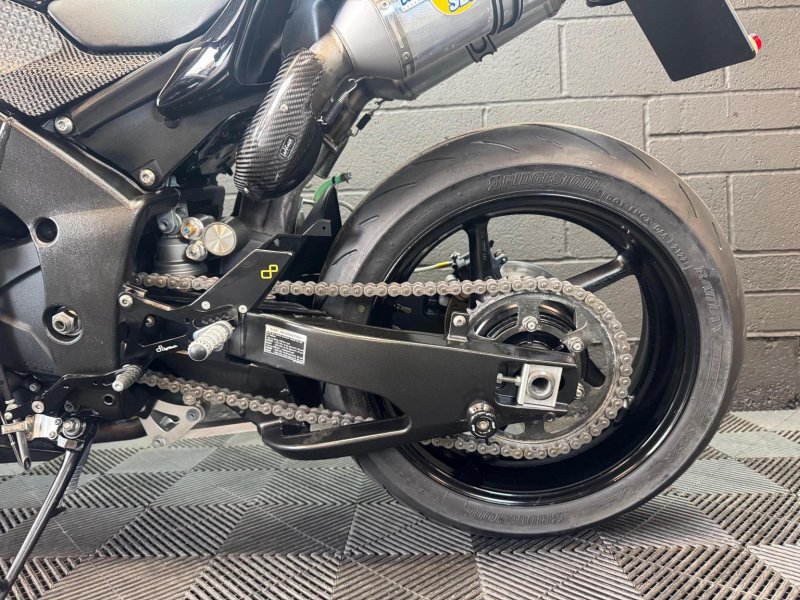 YAMAHA R1