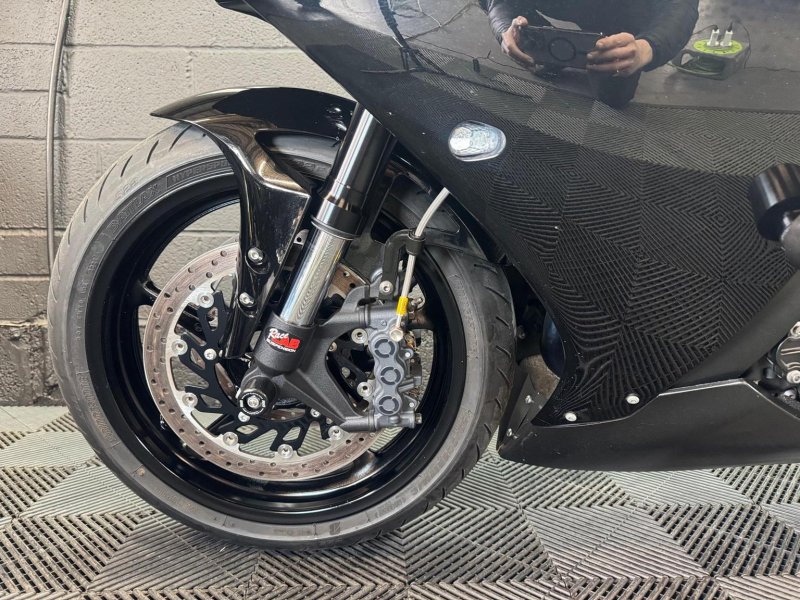 YAMAHA R1