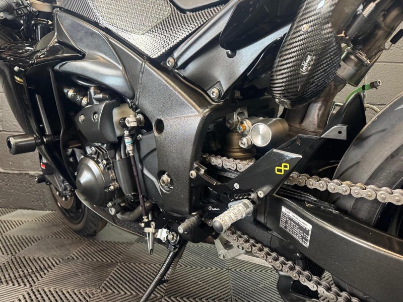 YAMAHA R1