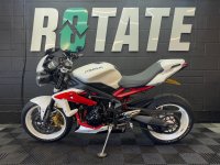 TRIUMPH STREET TRIPLE 675