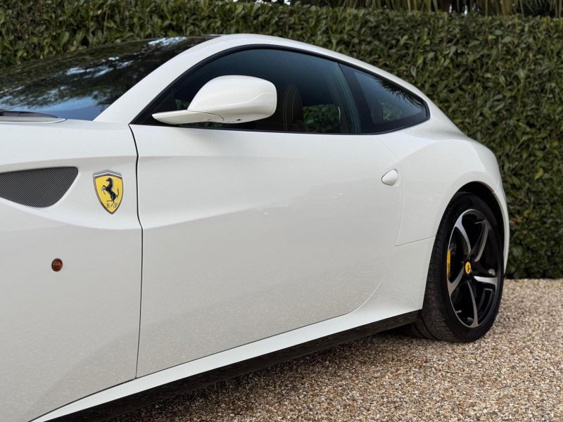 FERRARI FF