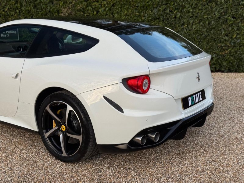 FERRARI FF