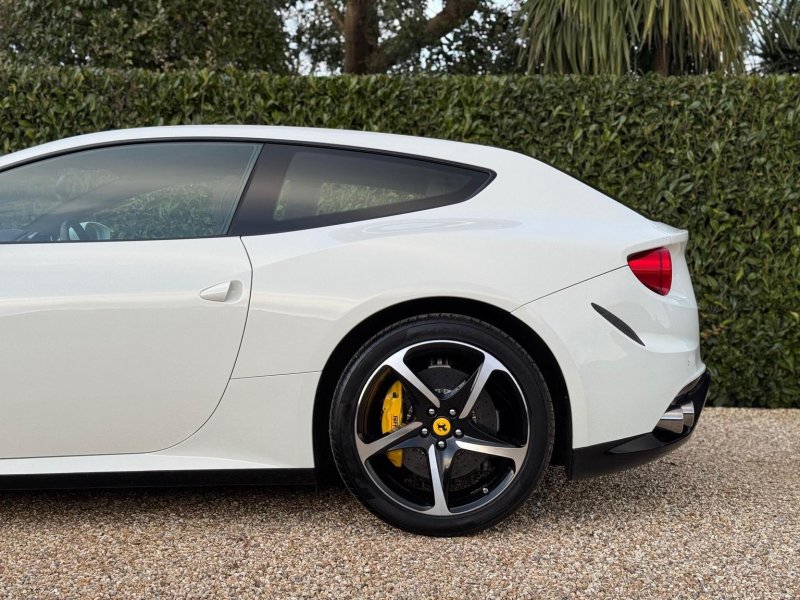 FERRARI FF