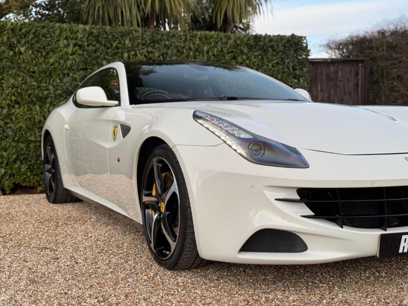 FERRARI FF