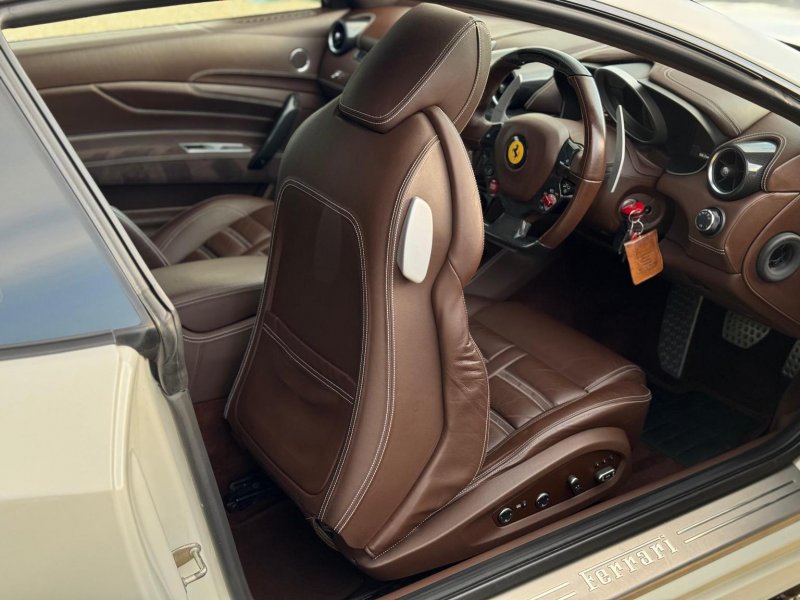 FERRARI FF