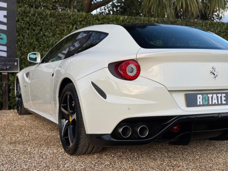 FERRARI FF