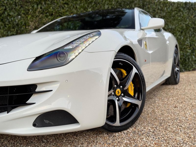 FERRARI FF