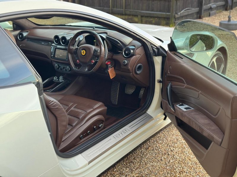 FERRARI FF