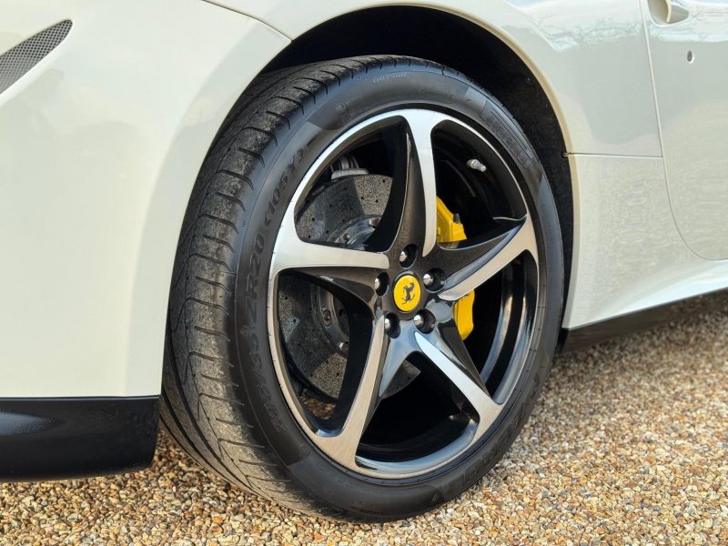 FERRARI FF