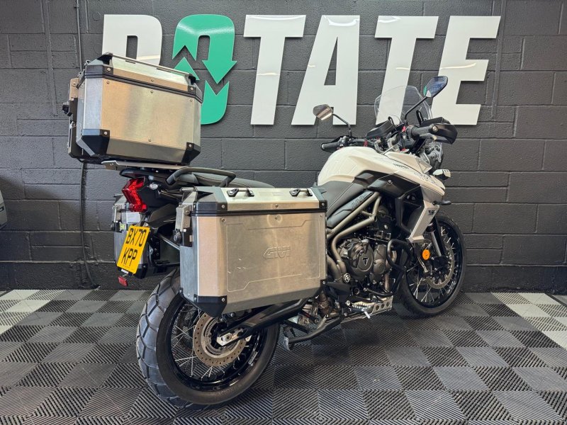 TRIUMPH TIGER 800