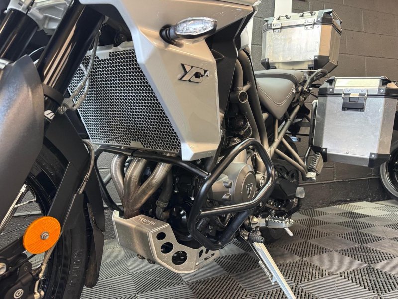 TRIUMPH TIGER 800