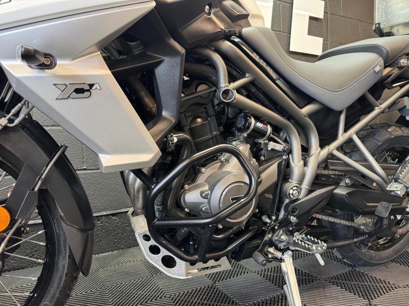 TRIUMPH TIGER 800