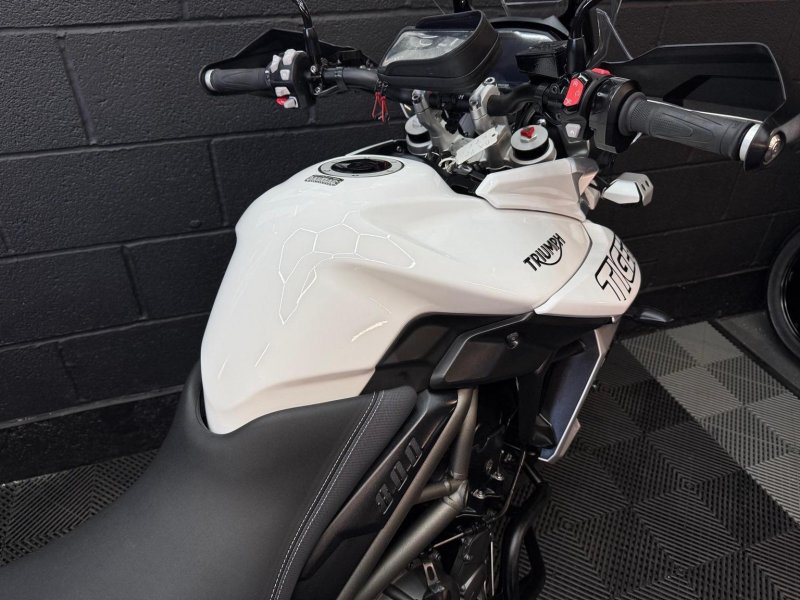 TRIUMPH TIGER 800
