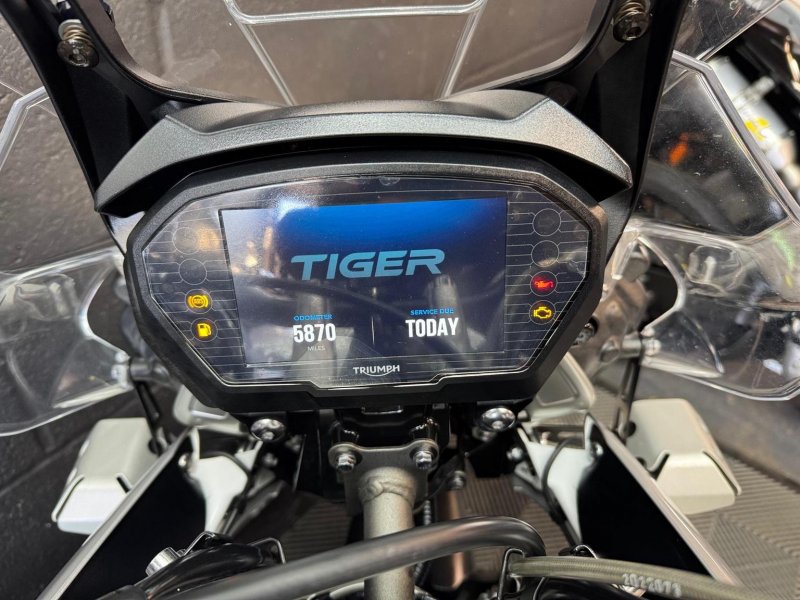 TRIUMPH TIGER 800