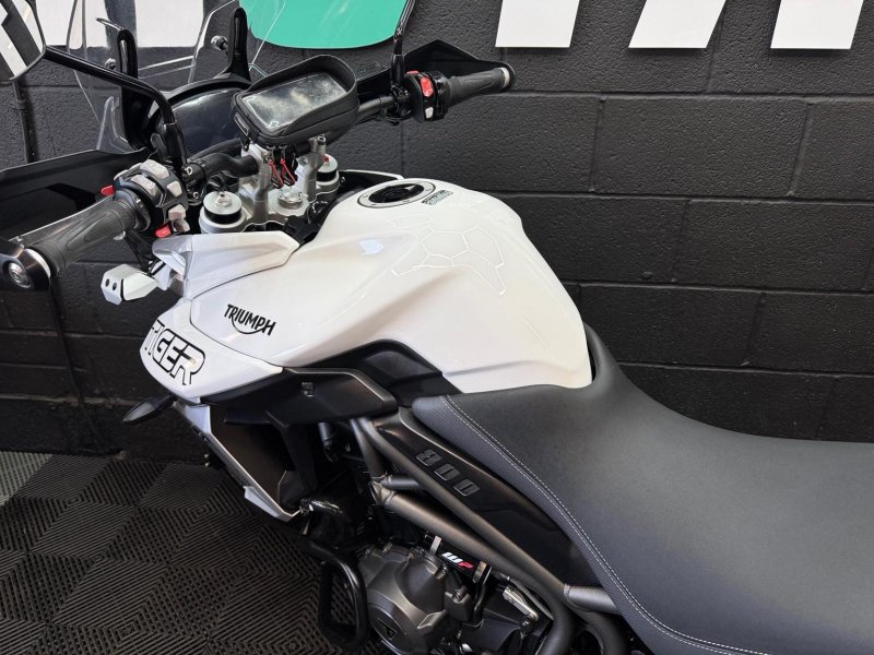 TRIUMPH TIGER 800