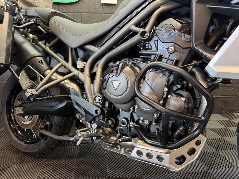 TRIUMPH TIGER 800