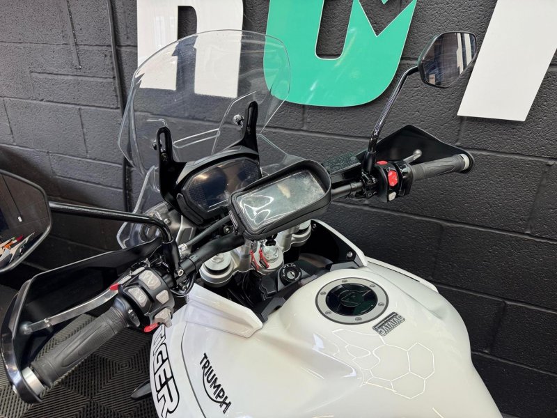 TRIUMPH TIGER 800