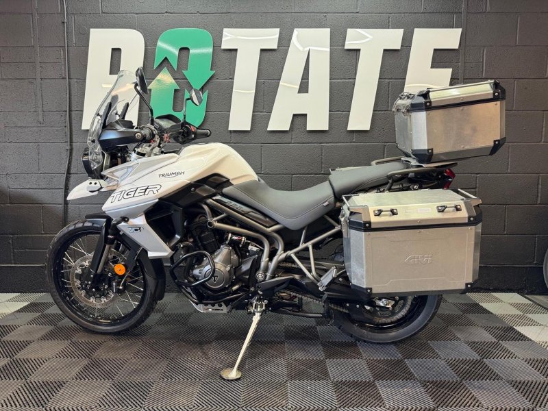 TRIUMPH TIGER 800