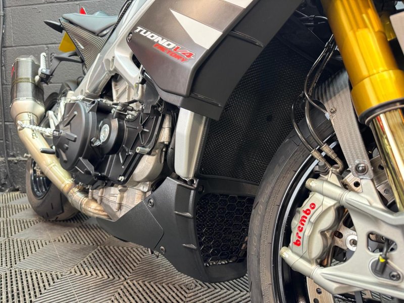 APRILIA Tuono 1100 V4