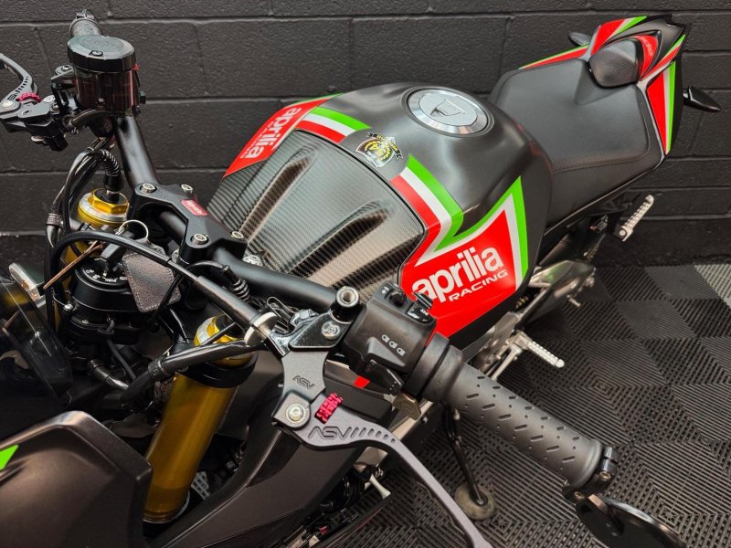 APRILIA Tuono 1100 V4