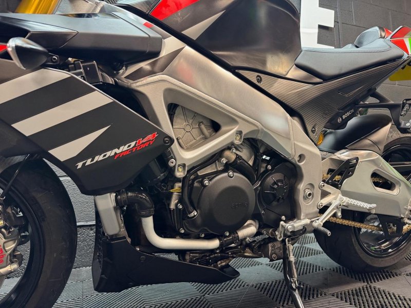APRILIA Tuono 1100 V4